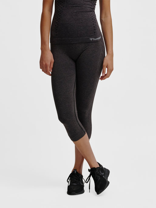 hmlCI SEAMLESS 3/4 TIGHTS, BLACK MELANGE, model