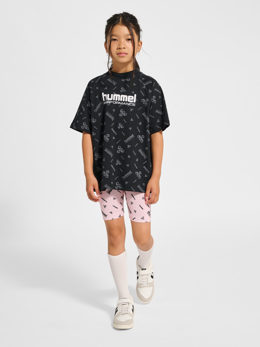 hmlJR GYM SHORT TIGHTS, BARELY PINK, model