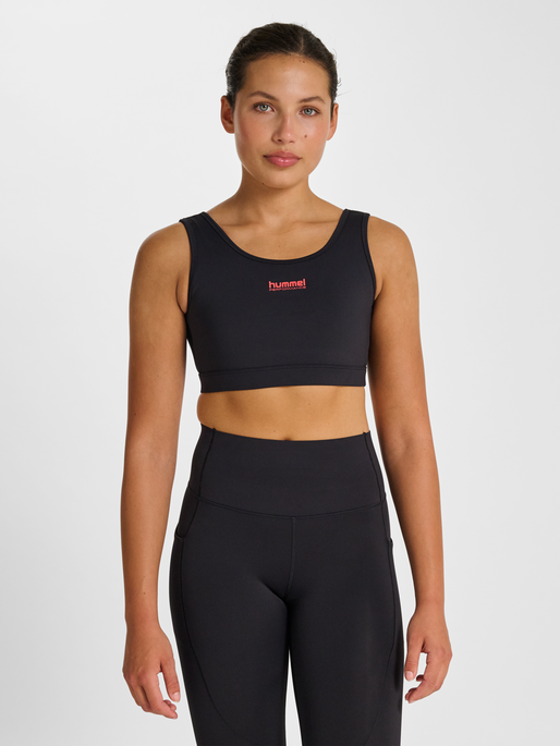 hmlHIIT INTENSITY BRA, BLACK, model