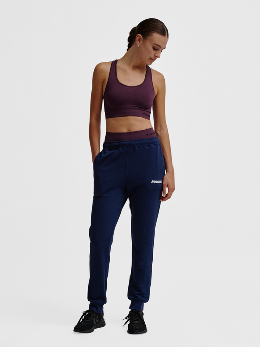 hmlELEMENTAL REGULAR PANTS WOMAN, DRESS BLUES, model