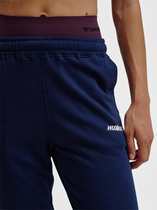 hmlELEMENTAL REGULAR PANTS WOMAN, DRESS BLUES, model