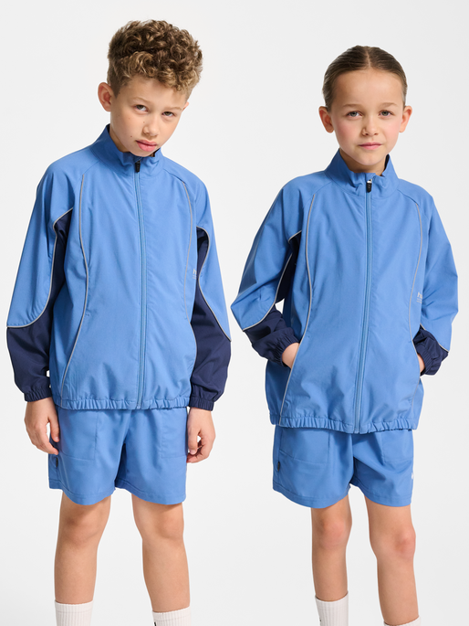 hmlJR WOVEN ZIP JACKET, RIVERSIDE, model