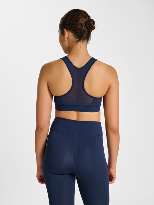 hmlPULSE MEDIUM SUPPORT BRA, DRESS BLUES, model