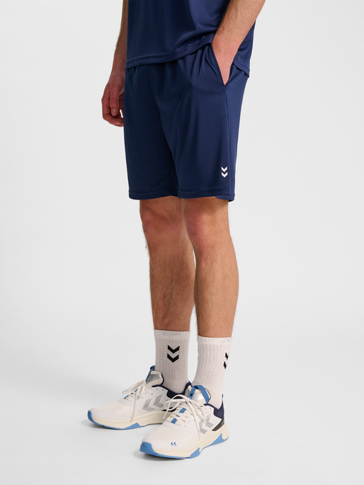 hmlPULSE TRAINING SHORTS, DRESS BLUES, model
