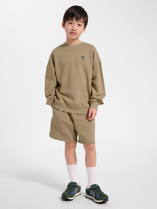 hmlJR JUMP BOXY SWEATSHIRT, SILVER MINK, model