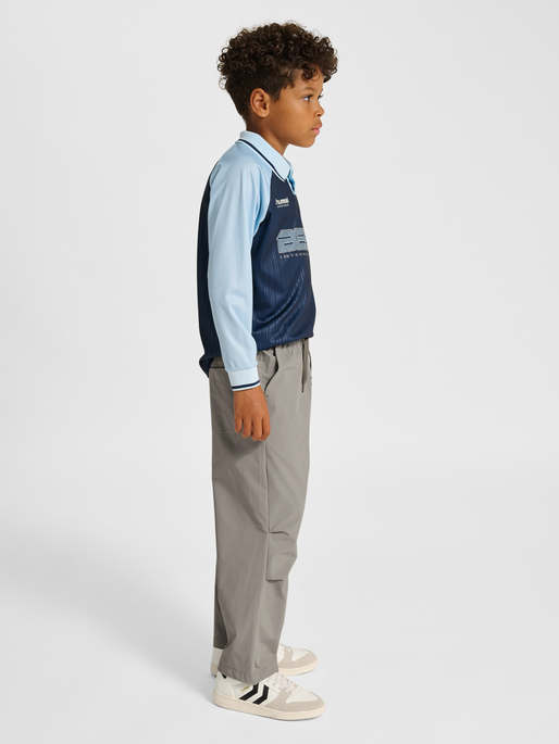 hmlJR HERAM PANTS, ROCK RIDGE, model