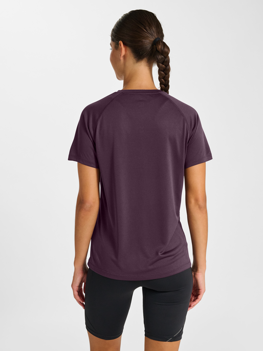 nwlBEAT W T-SHIRT, PLUM PERFECT, model