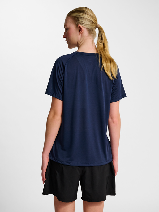 nwlBEAT W T-SHIRT, BLACK IRIS, model