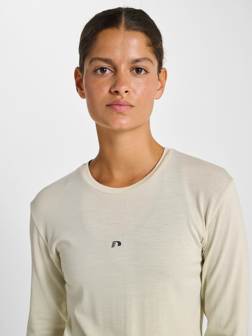 nwlTHERMA WOOL BLEND T-SHIRT L/S W, SILVER BIRCH, model
