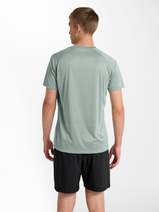 nwlBEAT T-SHIRT, GREEN MILIEU, model