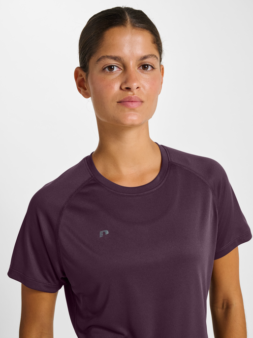 nwlBEAT W T-SHIRT, PLUM PERFECT, model