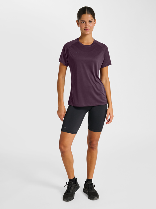 nwlBEAT W T-SHIRT, PLUM PERFECT, model