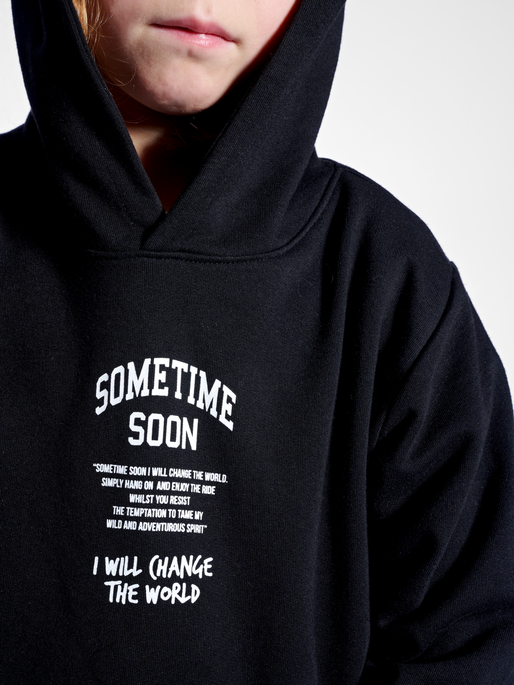 stmDIMAS HOODIE, BLACK, model