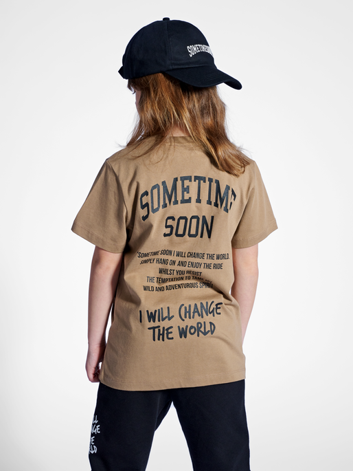 stmDIMAS T-SHIRT S/S, SEPIA TINT, model