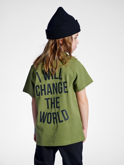 stmREVOLUTION T-SHIRT S/S, OLIVE BRANCH, model